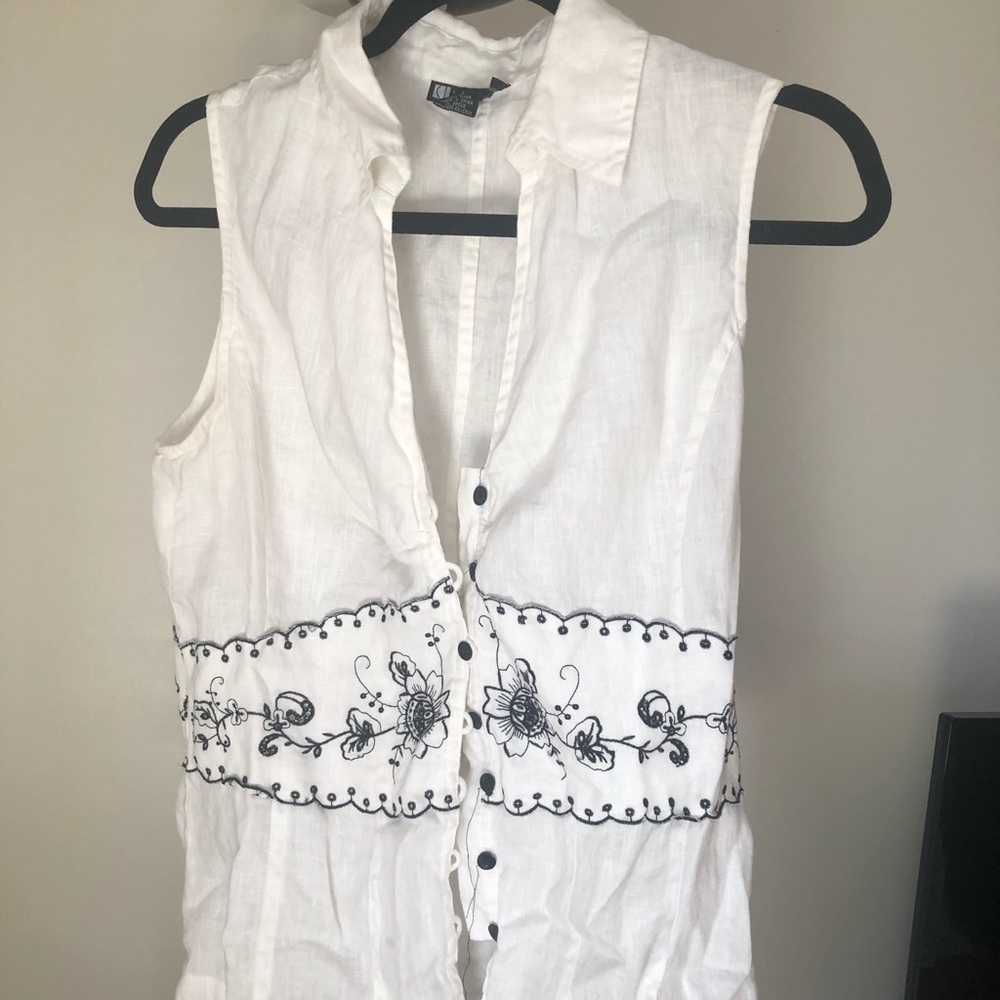 Linen sleeveless blouse